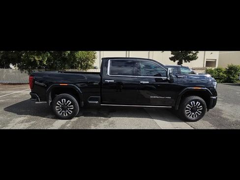 Used 2024 GMC Sierra 2500 Denali Ultimate AWD/4WD image 9