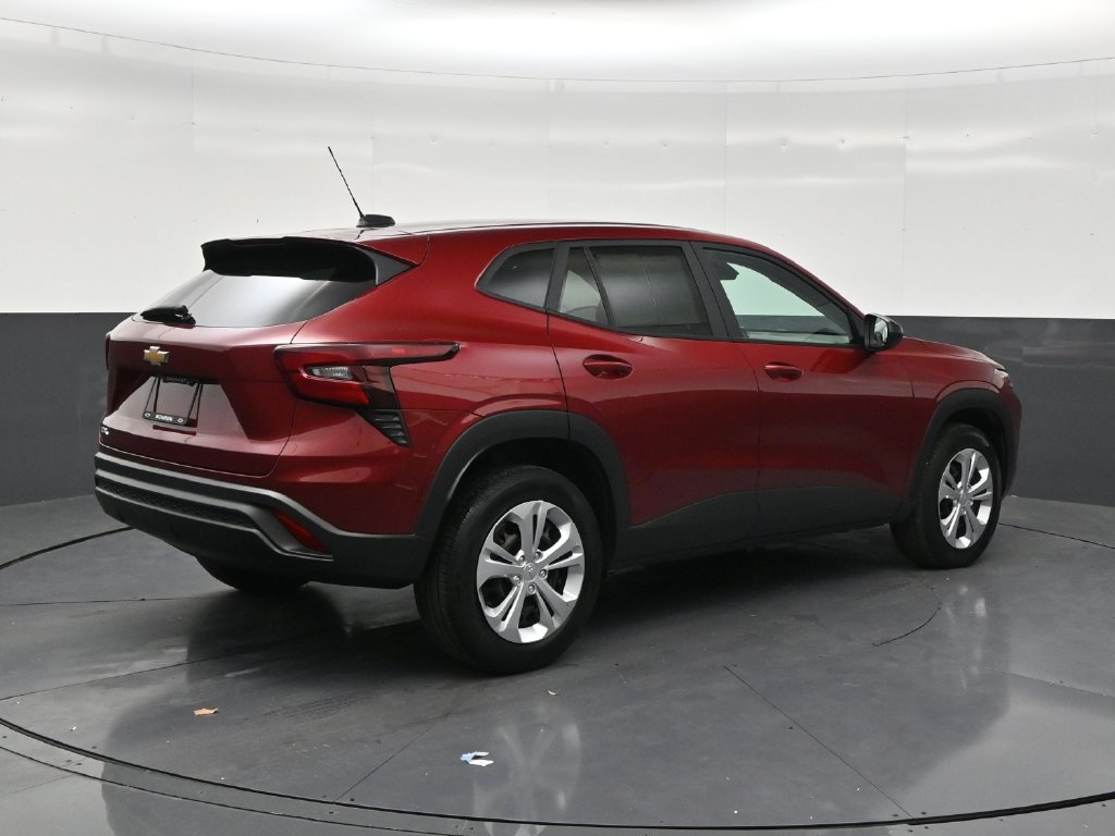 Used 2025 Chevrolet Trax LS FWD image 5