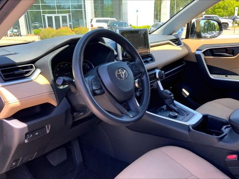 Used 2024 Toyota RAV4 LE AWD/4WD image 17