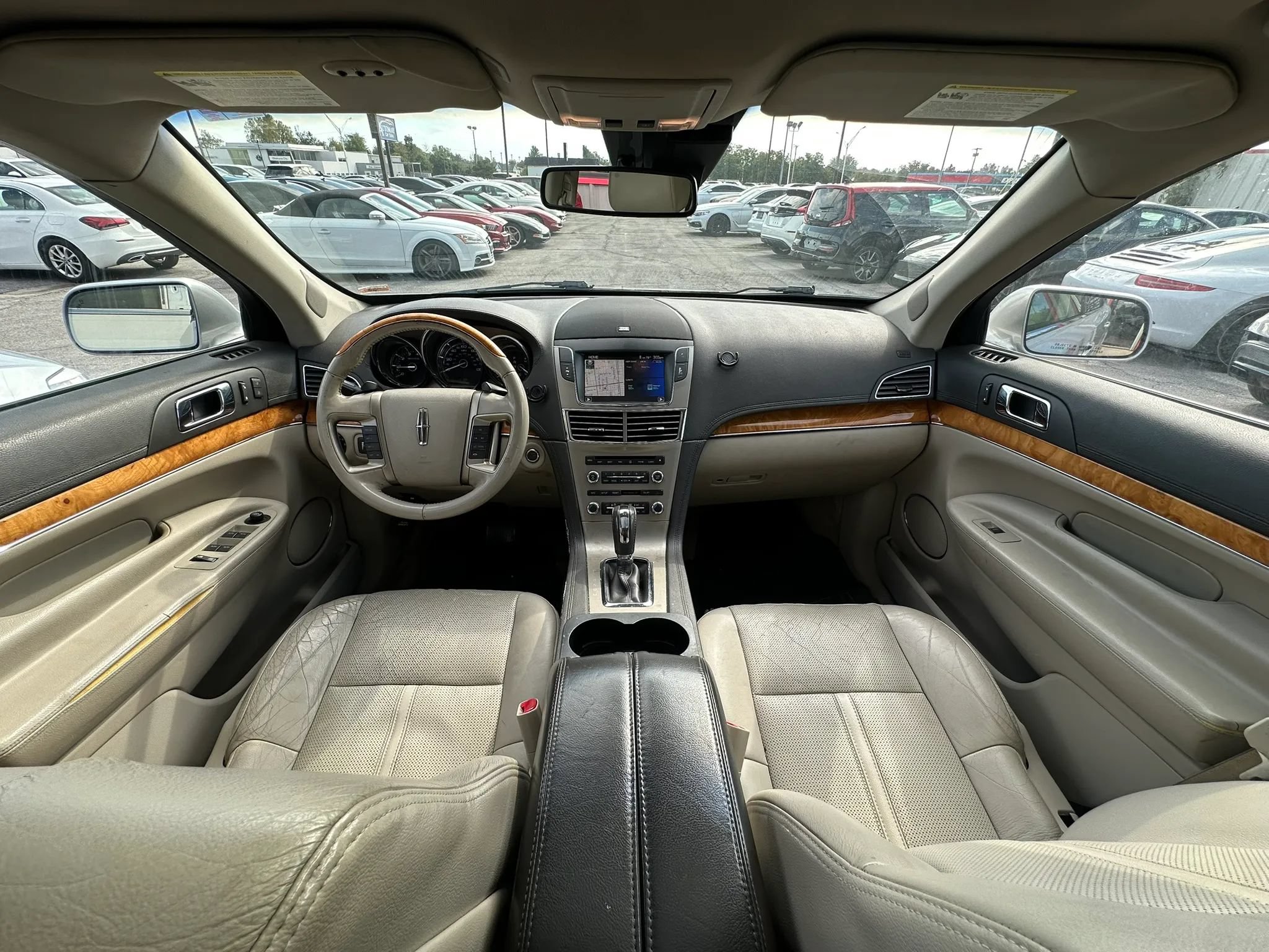 Used 2012 Lincoln MKT AWD image 2