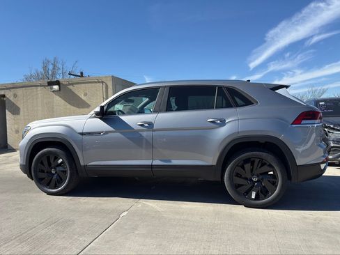 New 2026 Volkswagen Atlas Cross Sport SE FWD image 9