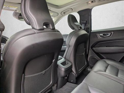 Used 2019 Volvo XC60 T6 Momentum w/ Protection Package Premier image 13