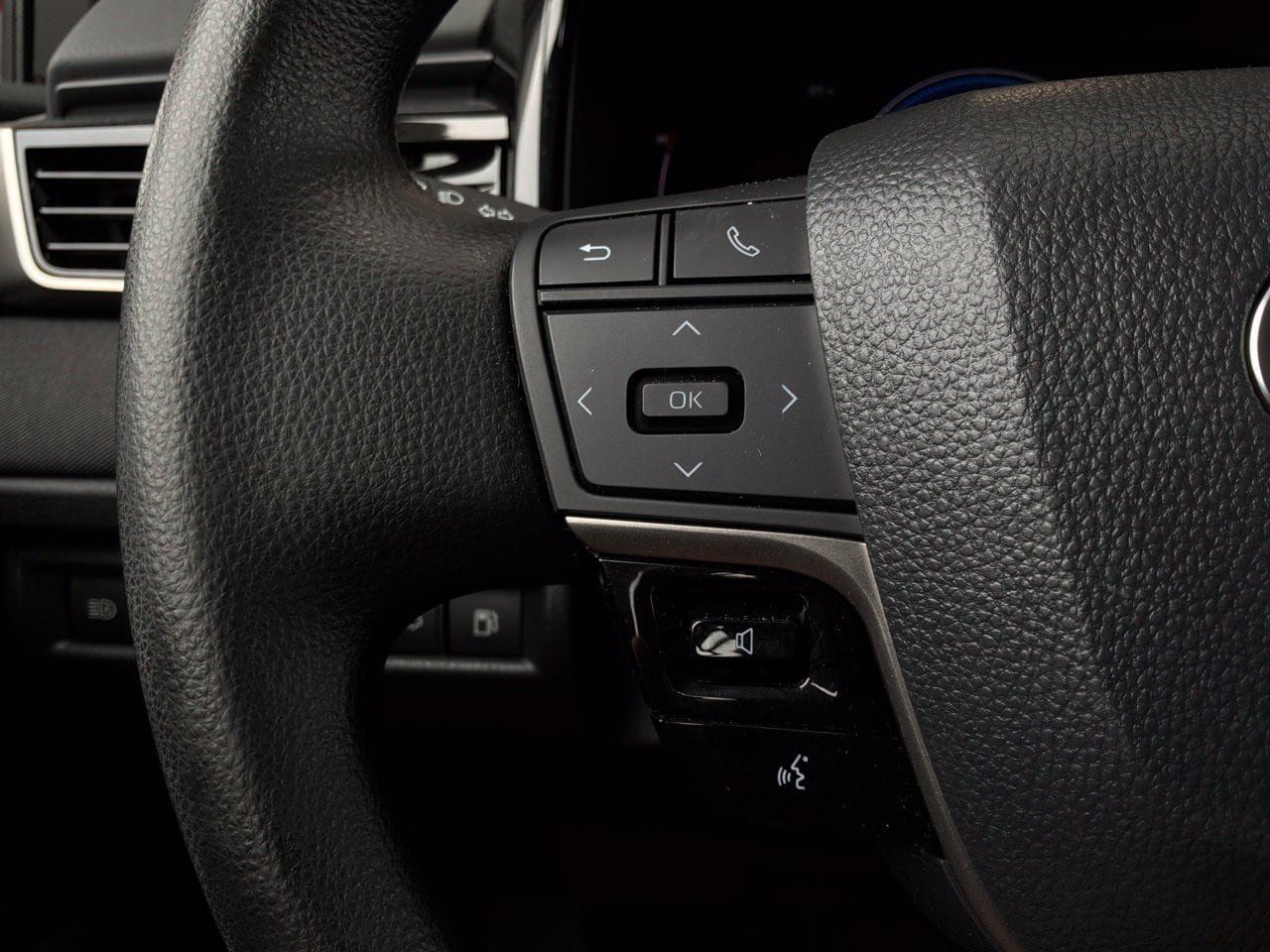 Used 2026 Toyota Camry LE FWD image 35