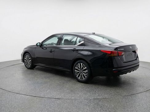 Used 2025 Nissan Altima 2.5 SV FWD image 6