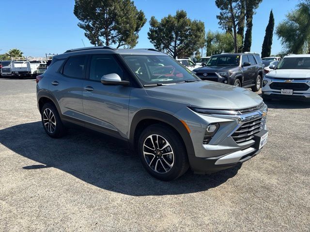 Used 2026 Chevrolet TrailBlazer LT FWD image 2