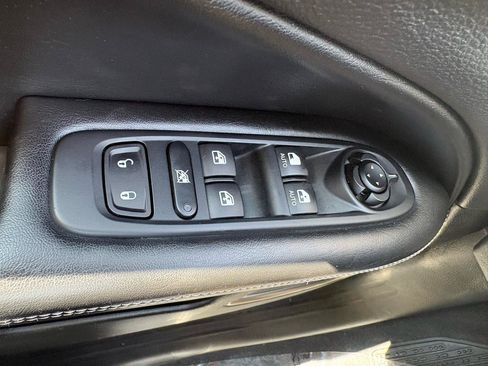 Used 2021 Jeep Compass Latitude AWD/4WD image 38
