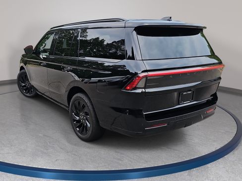 Used 2025 Lincoln Navigator Reserve w/ Jet Appearance Package AWD/4WD image 7