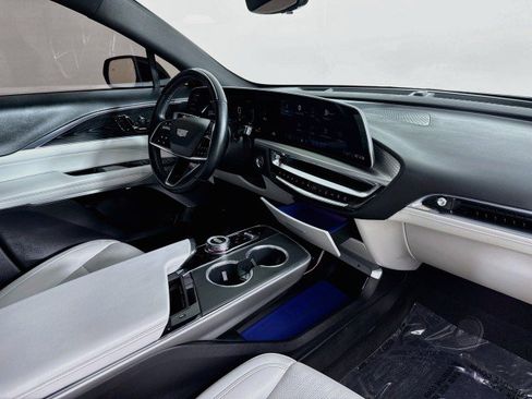 Used 2024 Cadillac Lyriq Luxury AWD/4WD image 29
