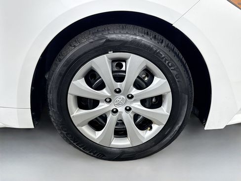 Used 2024 Toyota Corolla LE FWD image 31