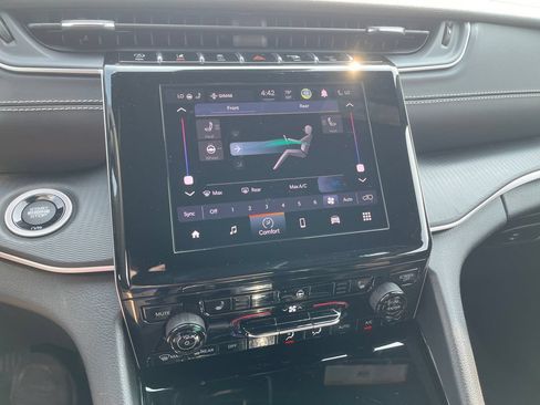 Used 2023 Jeep Grand Cherokee L Laredo AWD/4WD image 18