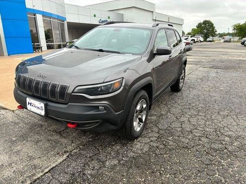 Used 2019 Jeep Cherokee Trailhawk AWD/4WD image 2