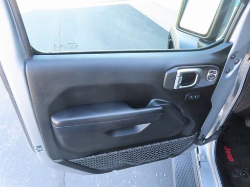 Used 2018 Jeep Wrangler Unlimited Sport S image 25