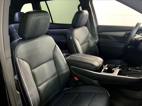 Used 2025 Buick Enclave Preferred FWD image 7