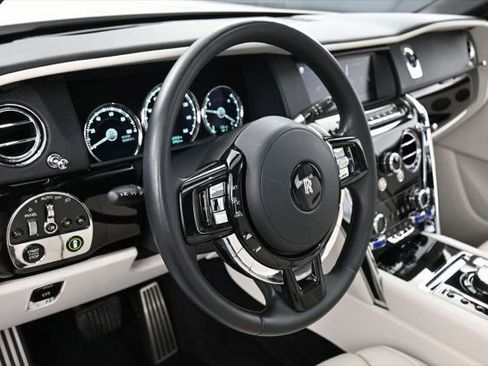 Certified 2022 Rolls-Royce Cullinan w/ Dark Exterior Package AWD/4WD image 17