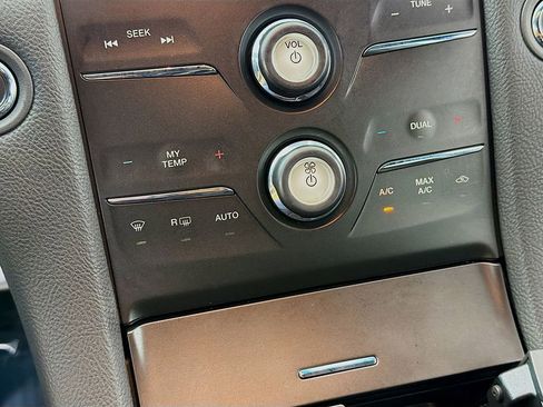 Used 2016 Ford Taurus SHO image 31