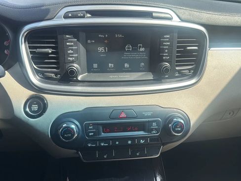 Used 2019 Kia Sorento EX FWD image 16