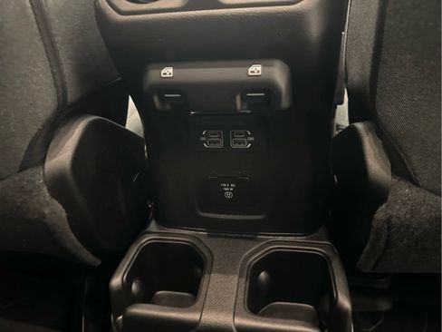 Used 2025 Jeep Wrangler Unlimited Sahara AWD/4WD image 23