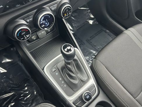 Used 2025 Hyundai Venue SEL image 20