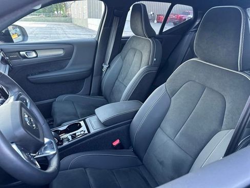 Used 2023 Volvo XC40 B5 Ultimate w/ Climate Package AWD/4WD image 7