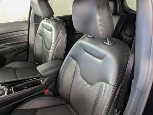 New 2026 Jeep Compass Latitude image 11