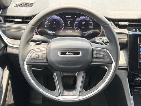 Used 2023 Jeep Grand Cherokee L Laredo RWD image 4