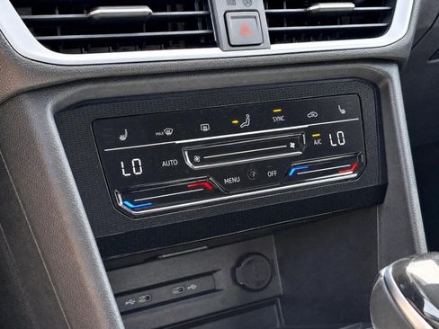 New 2026 Volkswagen Taos SE AWD/4WD image 30