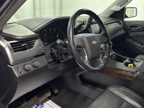 Used 2019 Chevrolet Suburban LT image 12