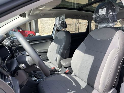 New 2026 Volkswagen Taos SE image 12