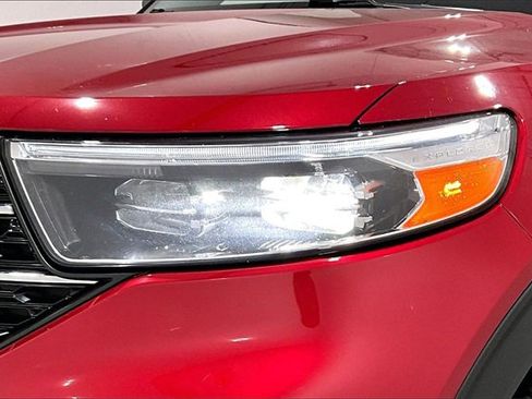 Used 2021 Ford Explorer XLT image 34