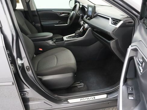Used 2021 Toyota RAV4 XLE FWD image 36