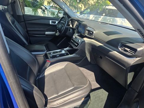 Used 2021 Ford Explorer XLT w/ Equipment Group 202A AWD/4WD image 10