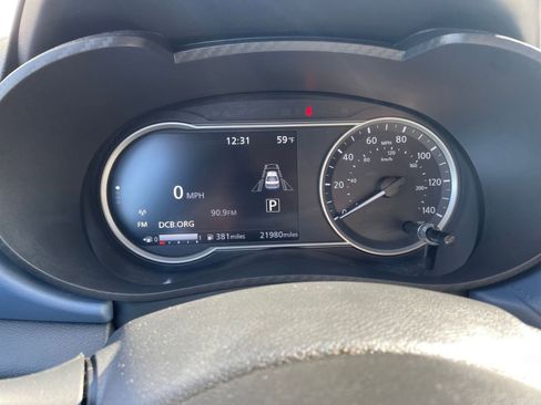 Used 2025 Nissan Versa SV image 39