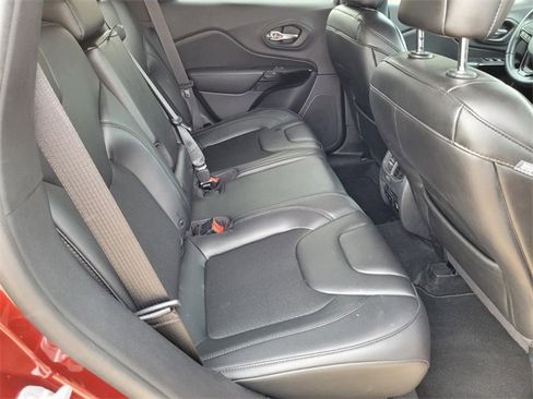 Used 2019 Jeep Cherokee Latitude Plus image 12