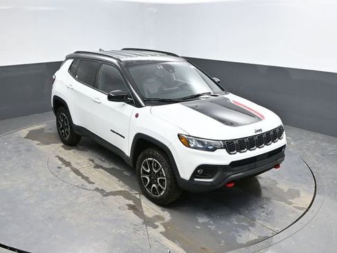 Used 2025 Jeep Compass Trailhawk image 36