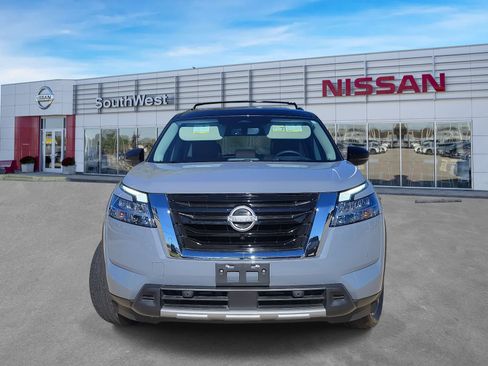 Used 2024 Nissan Pathfinder Platinum w/ Cargo Package image 10