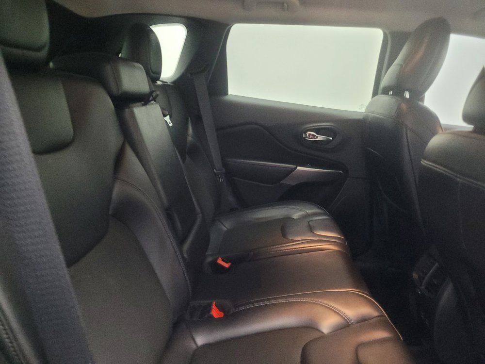 Used 2021 Jeep Cherokee Latitude Plus FWD image 19