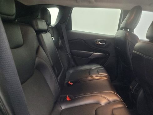Used 2021 Jeep Cherokee Latitude Plus FWD image 19