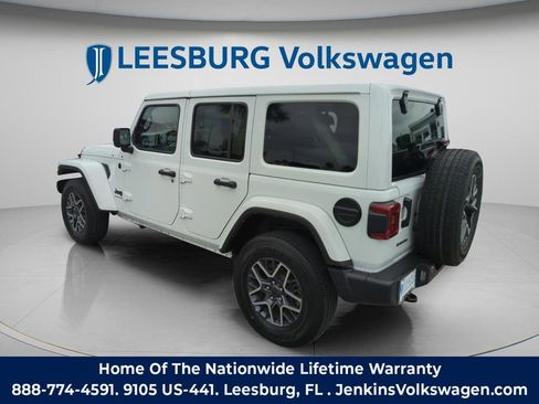 Used 2025 Jeep Wrangler Unlimited Sahara AWD/4WD image 9