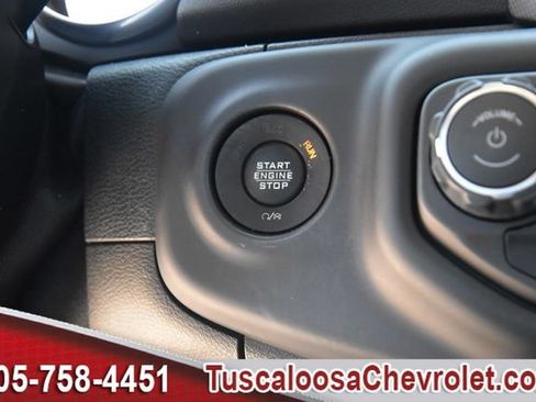 Used 2018 Jeep Wrangler Unlimited Sahara AWD/4WD image 39