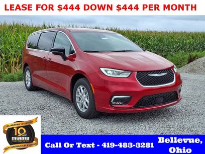 New 2026 Chrysler Pacifica Select