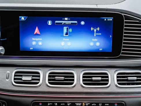 Used 2025 Mercedes-Benz GLS 450 4MATIC image 14