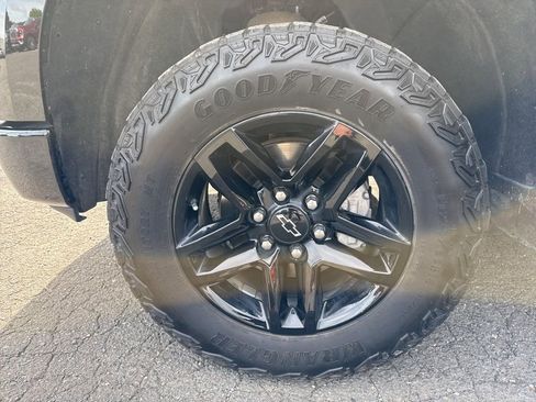 Used 2024 Chevrolet Silverado 1500 Custom Trail Boss w/ Realtree Special Edition image 17