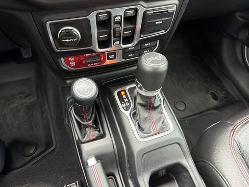 Used 2018 Jeep Wrangler Unlimited Rubicon AWD/4WD image 26