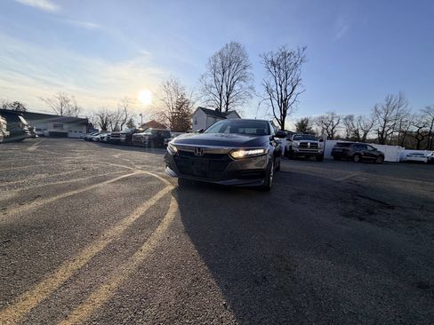 Used 2018 Honda Accord LX image 2
