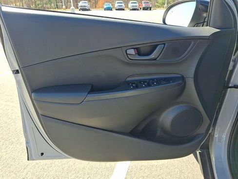 Used 2023 Hyundai Kona SEL image 12