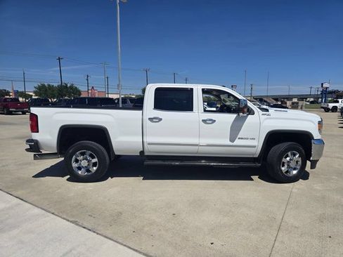 Used 2017 GMC Sierra 2500 SLT w/ Driver Alert Package AWD/4WD image 2