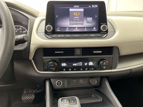 Used 2023 Nissan Rogue SV AWD/4WD image 16