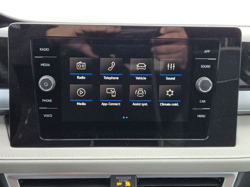 New 2026 Volkswagen Taos SE FWD image 14