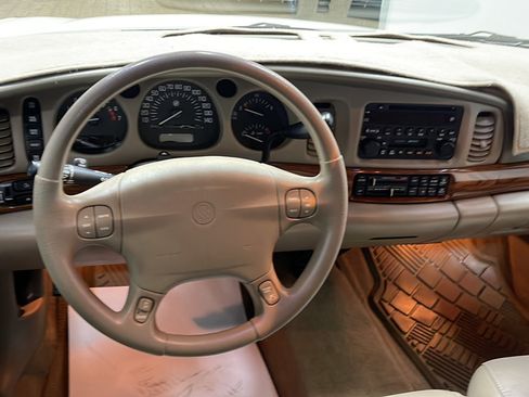 Used 2002 Buick Le Sabre Custom w/ Luxury Pkg FWD image 3