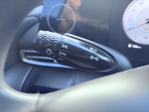 Used 2024 Hyundai Elantra SEL image 21